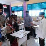 Ketua Fraksi PDI Perjuangan di DPRD DKI, Gembong Warsono, saat pemaparan Laporan Akhir Tahun 2021 Fraksi PDI Perjuangan di Creative Hall, MBLOC Space, Kebayoran Baru, Jakarta Selatan, Selasa 21 Desember 2021. (Foto: BeritaSatuPhoto/Joanito De Saojoao