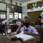 Sejumlah siswIlustrasi pembelajaran tatap muka. (Foto: Antara)a mengikuti pembelajaran tatap muka di SDN Pondok Labu 14 Pagi, Jakarta Selatan, Senin (30/8/2021).
